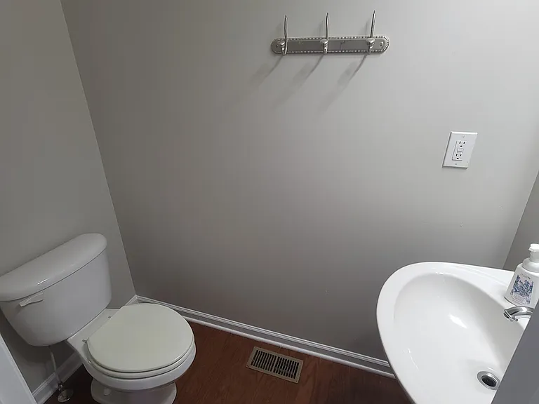 817 Charles Bank Ave SE #817 — Photo 9