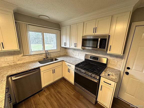 4th image of 24739 Middlebelt Rd