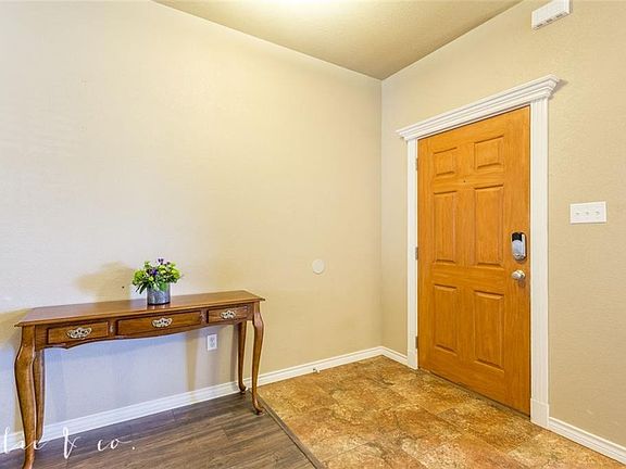 5th image of 381 Sugarberry Ave