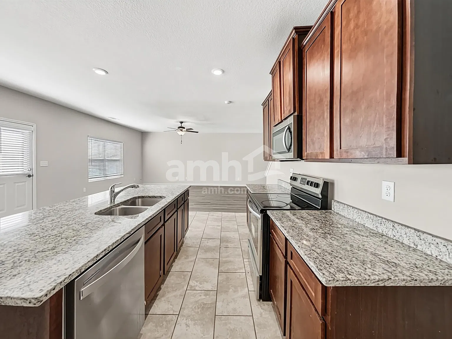 4 bed, 2.5 bath, 2353 sqft, $2,250 — Photo 4