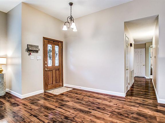 3rd image of 340 Plantation Dr
