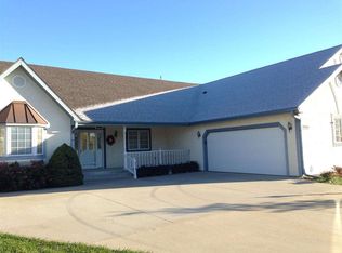 2708 Chipperfield Rd, Lawrence, KS 66047