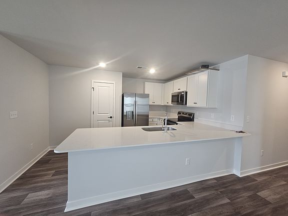 3rd image of 313 Pleasant Valley Dr