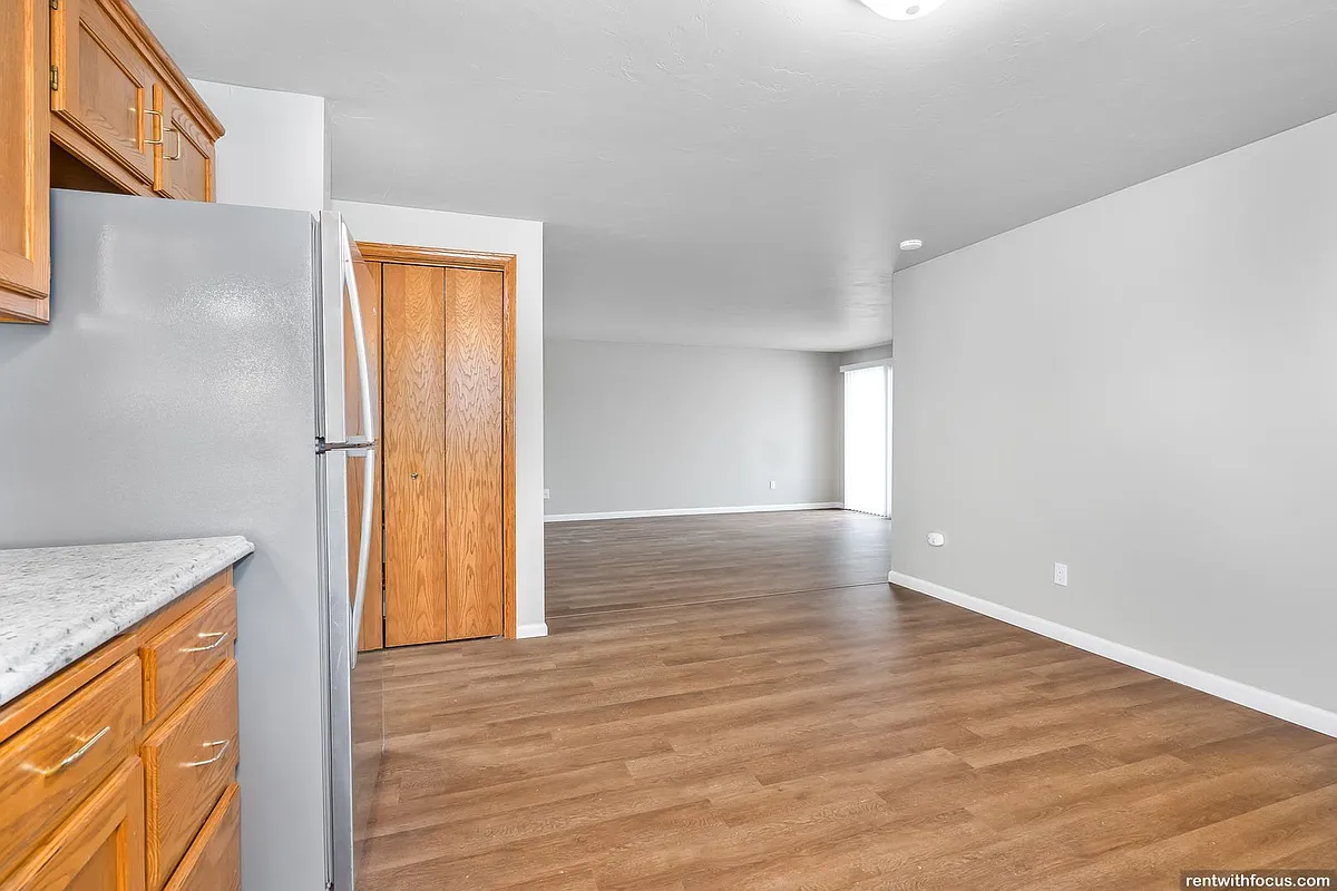 Building Photo - 3835 E River Dr