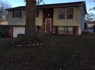 5901 Deer Trl, Godfrey, IL 62035