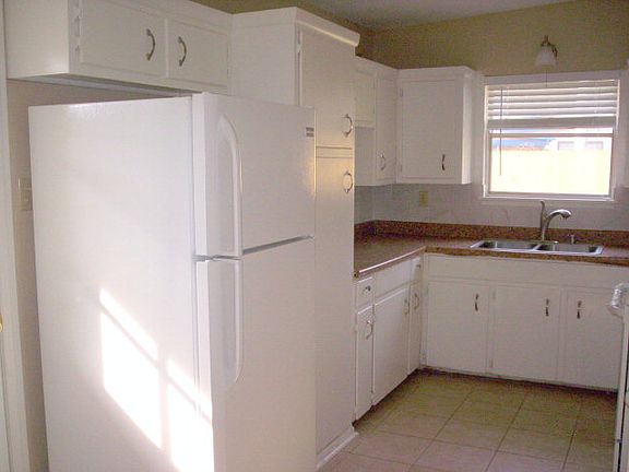 4th image of 1514 E Fordyce Ave