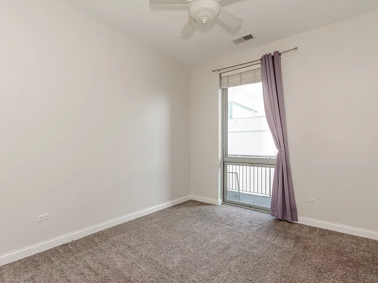 2035 S Indiana Ave #401 — Photo 11