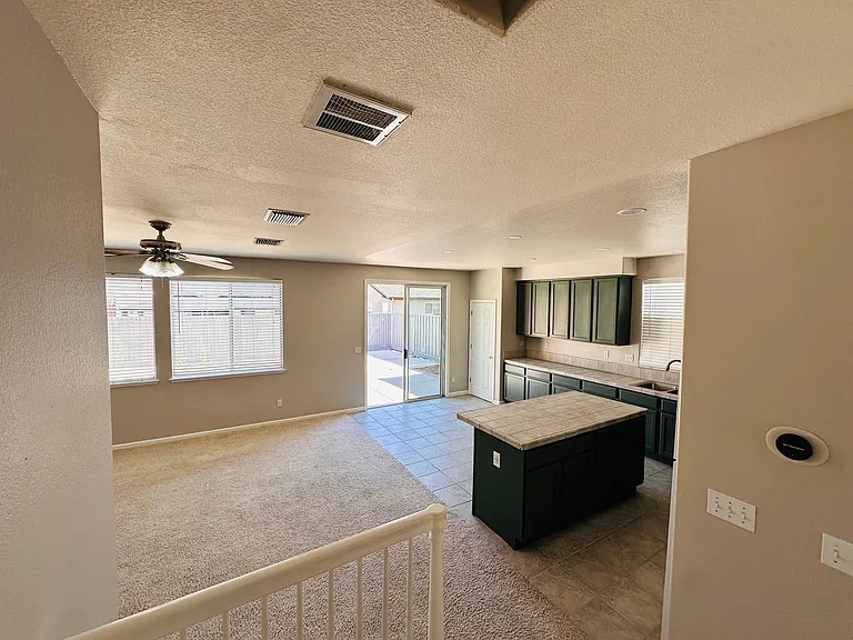 2403 Clemente Ln — Photo 8