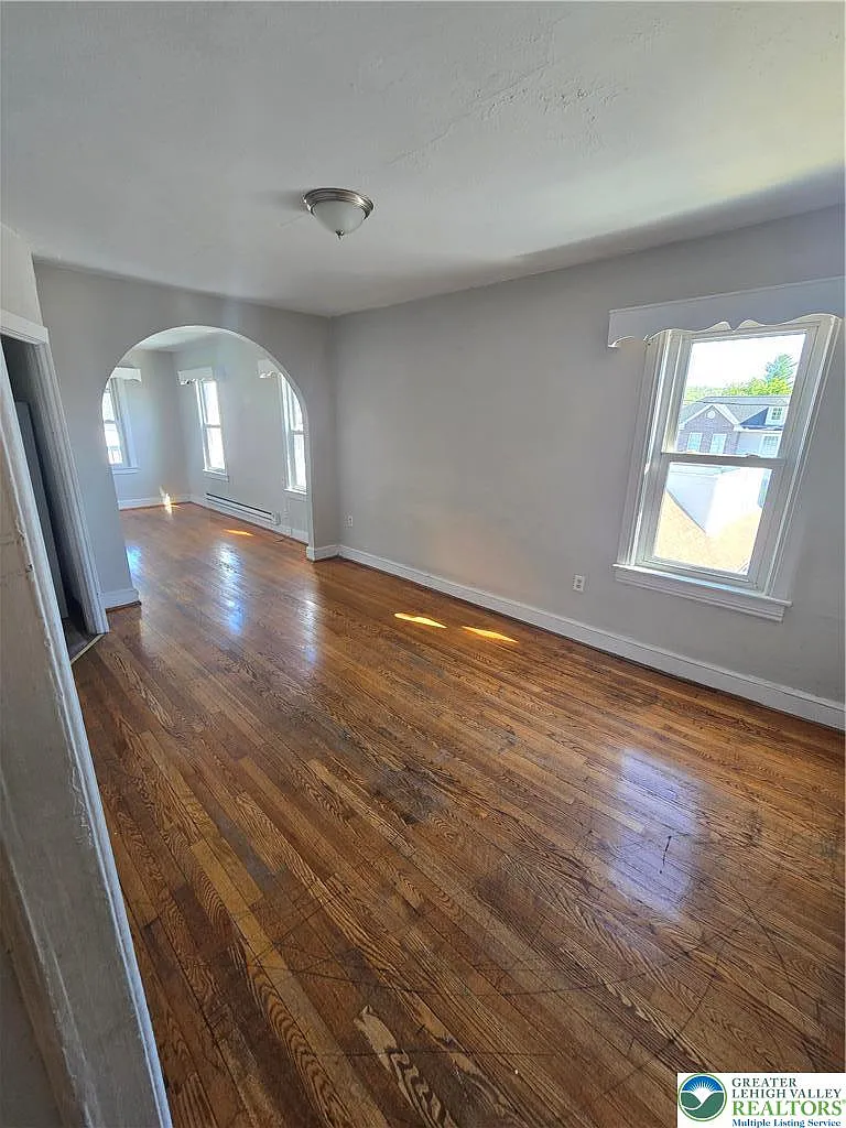 2 bed, 1.0 bath, 800 sqft, $1,450 — Photo 2