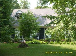 203 Choctaw Rd, Indian Hills, KY 40207