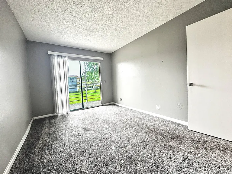 144 Mansfield Dr #D — Photo 11