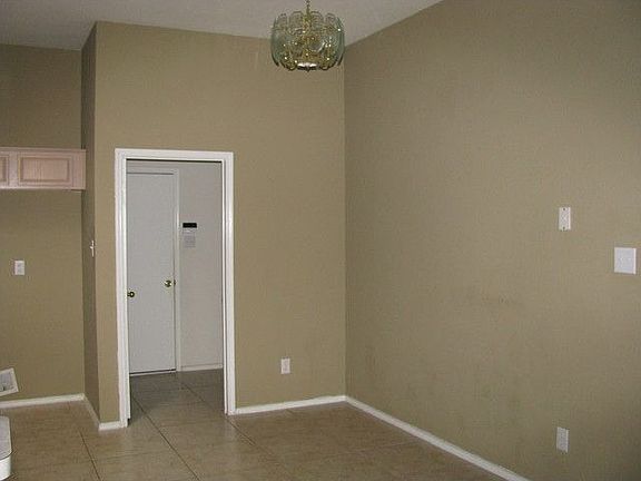 3rd image of 908 Pecan Trl