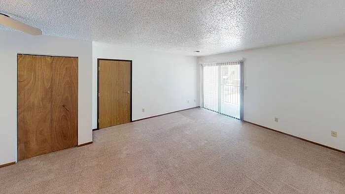 1 bed, 1.0 bath, $925 — Photo 3