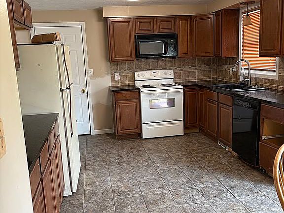 4th image of 4847 Hollyview Dr #4847