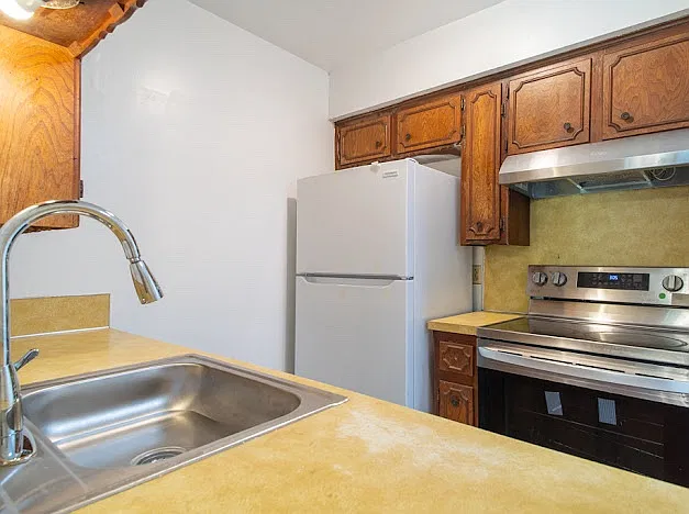 2 bed, 1.5 bath, 998 sqft, $975 — Photo 3