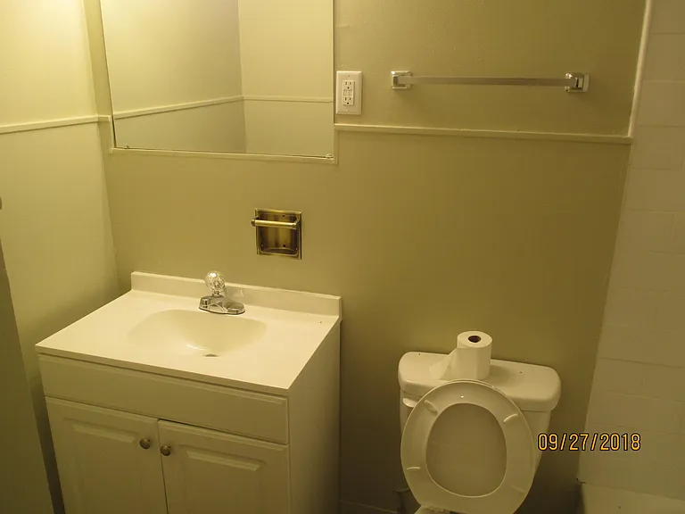 3585 Roswell Dr — Photo 17