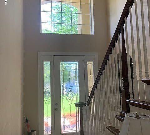 3rd image of 275 Stonewell Dr