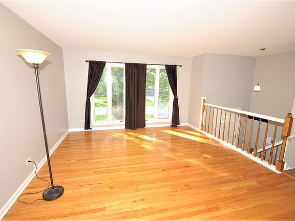 4th image of 530 Parkshore Dr