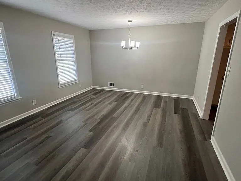 2567 Kings Way — Photo 10