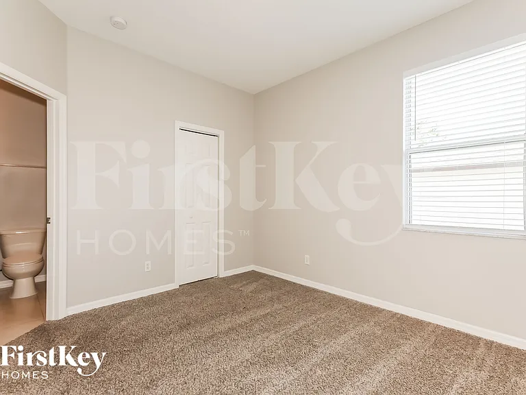 1427 Main St — Photo 14