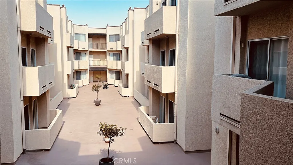2 bed, 849 sqft, $2,650 — Photo 4
