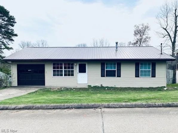 139 Captain Ames Dr, Parkersburg, WV 26104