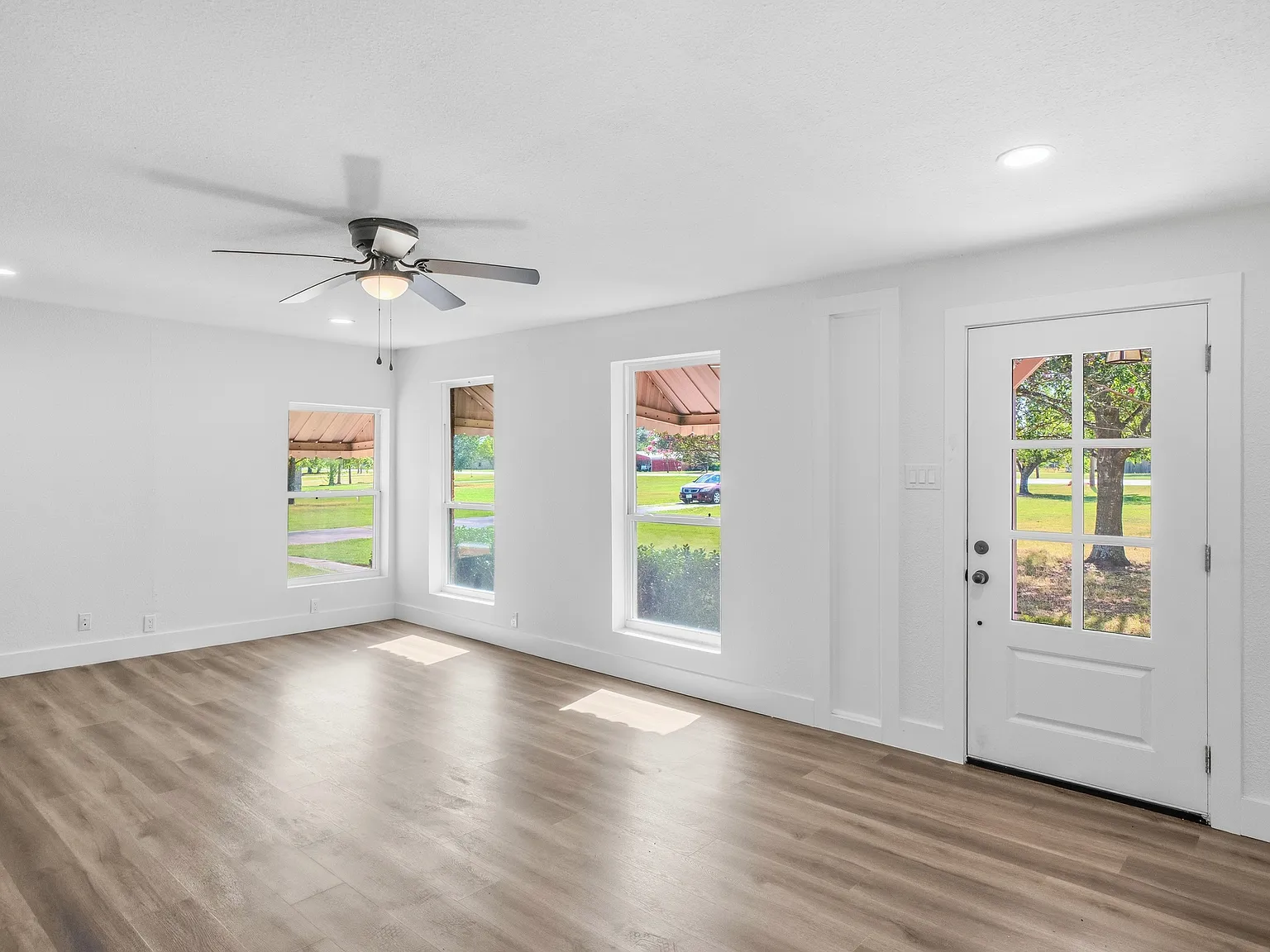 3 bed, 2177 sqft, $2,200 — Photo 4