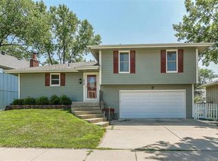 1829 E Pawnee Dr, Olathe, KS 66062