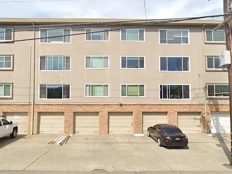 Bellevue Towers Apartments — Photo 3