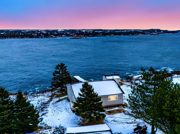 27 Back Ln, Terence Bay, NS B3T 1Y3