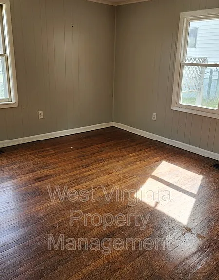 132 S Hill St — Photo 10