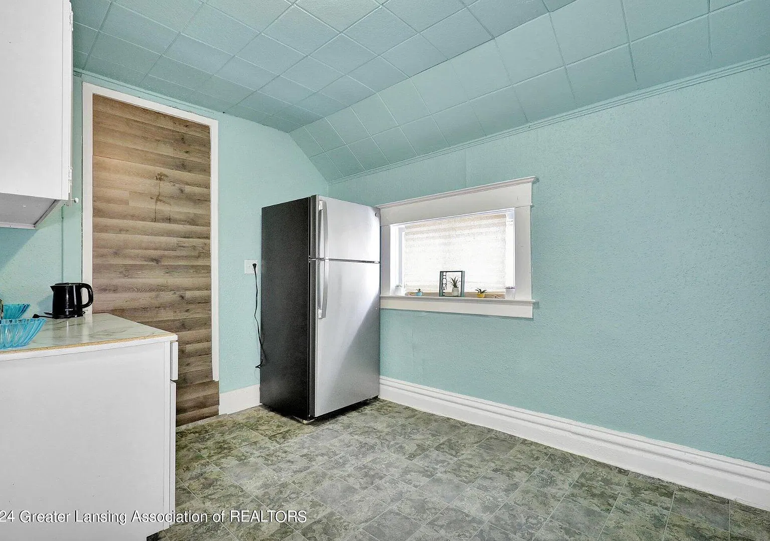 1107 Hickory St - Upper — Photo 4