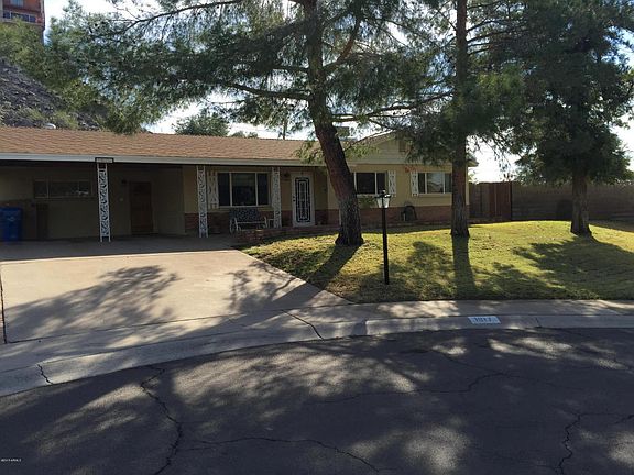 3rd image of 1017 E Echo Ln