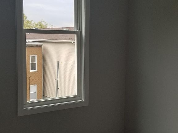 4th image of 31 Stagg St APT 4