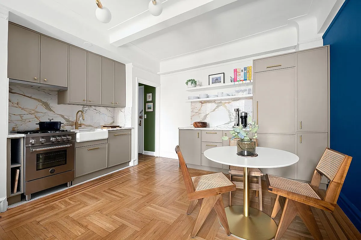 141 E 3rd St APT 7A photo 1