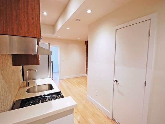 3rd image of 19 Stanton St #42A