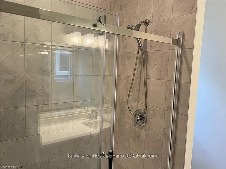 11 Beachwalk Cres — Photo 20