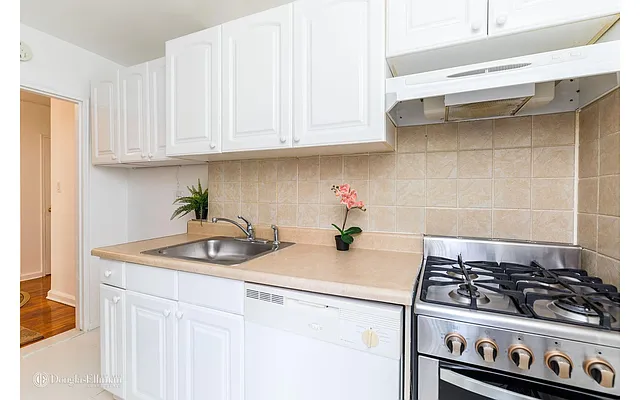 Sold by Douglas Elliman | media 23