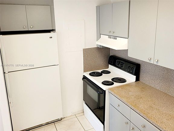 4th image of 1700 NE 191st St APT 402