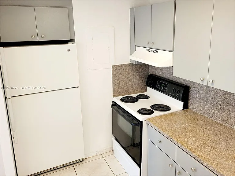 1700 NE 191st St #402 — Photo 4