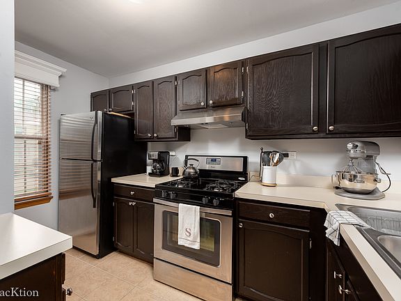 2nd image of 1542 Apple Grove Ln #1542