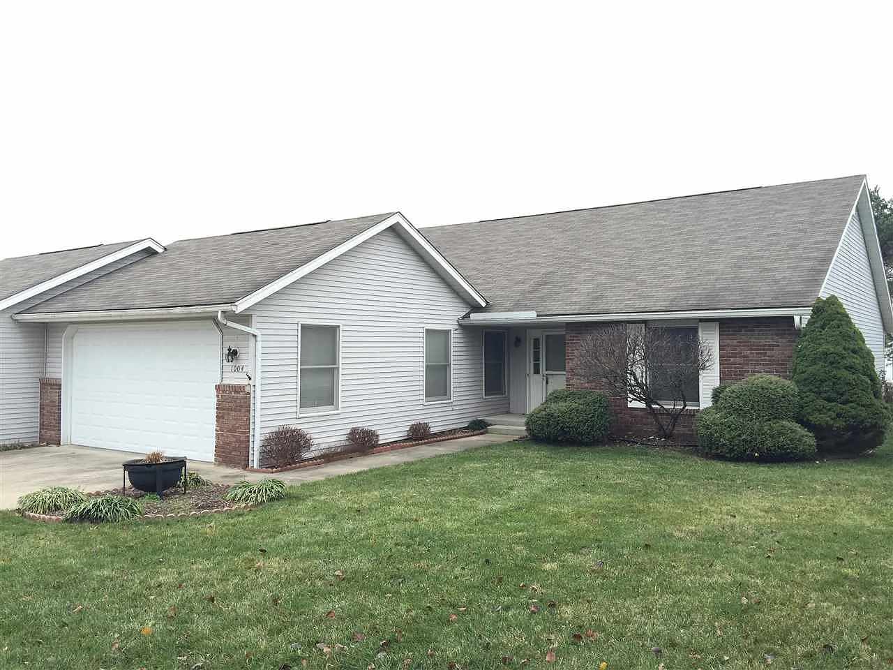 1004 E Heather Dr photo 1