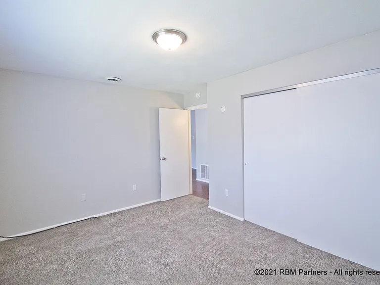 1500-1514 Schiller Ave — Photo 9