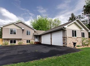 448 Tanglewood Dr, Shoreview, MN 55126