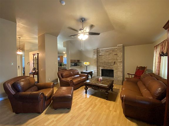4th image of 15302 Oak Terrace Dr