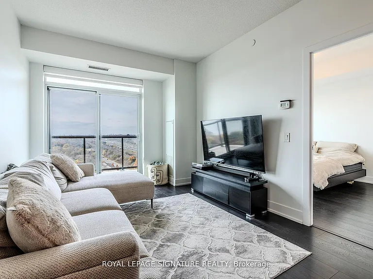 1215 Bayly St #Penthouse 206 — Photo 7