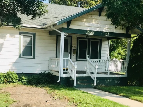 622 1st St NW, Minot, ND 58703