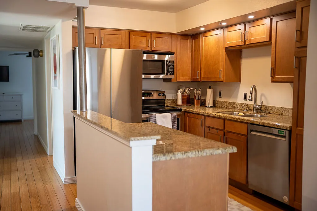 3 bed, 1250 sqft, $2,800 — Photo 4