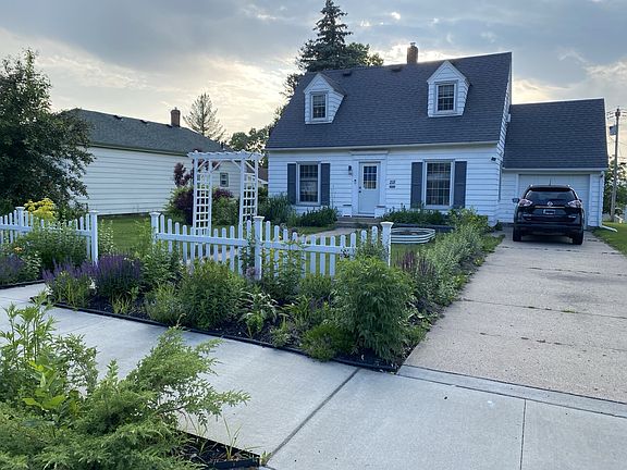2nd image of 218 S 4th St