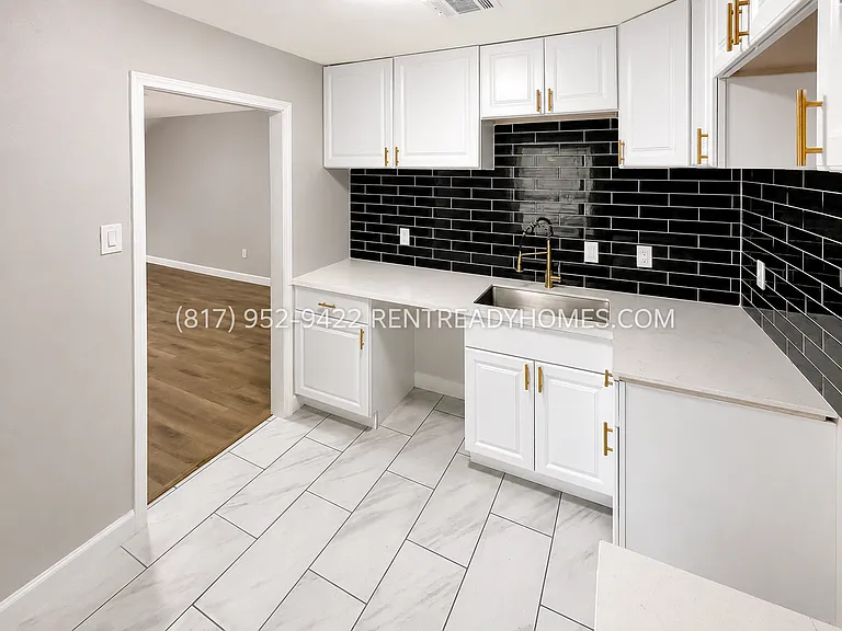 6419 Myrtle St — Photo 4